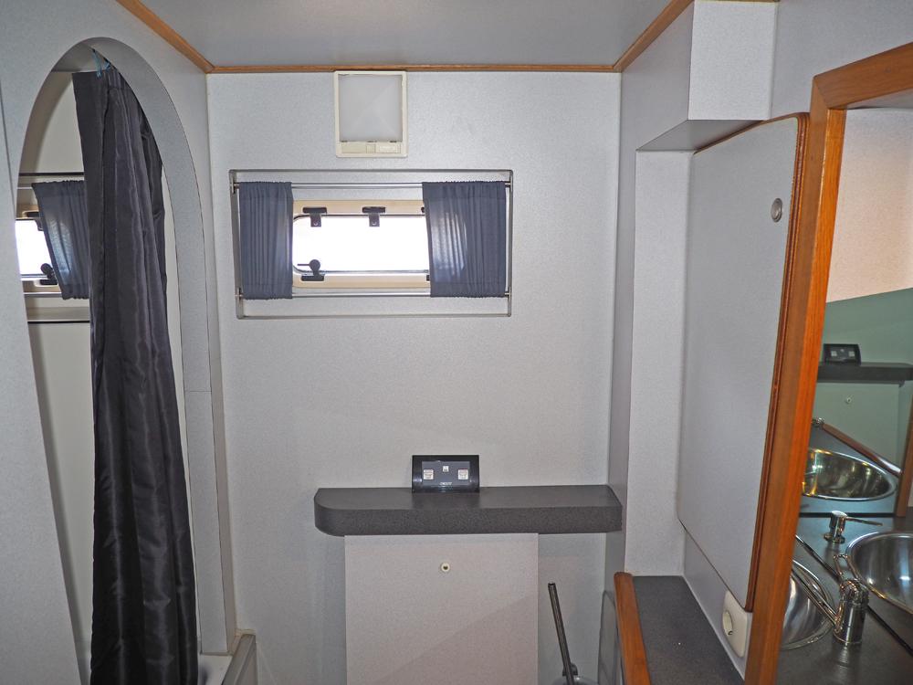 Aft cabin, Accommodation